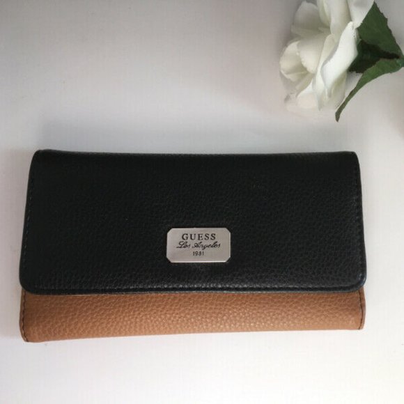 Guess Wallet - Picture 1 of 3
